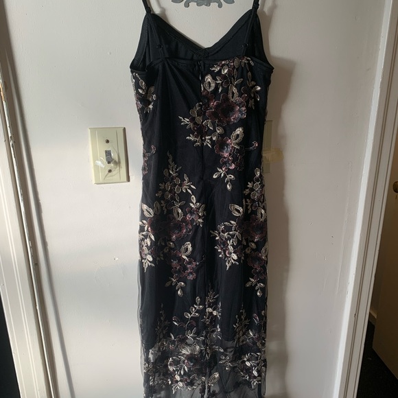 Black dress with embellished appliqués - Picture 3 of 6